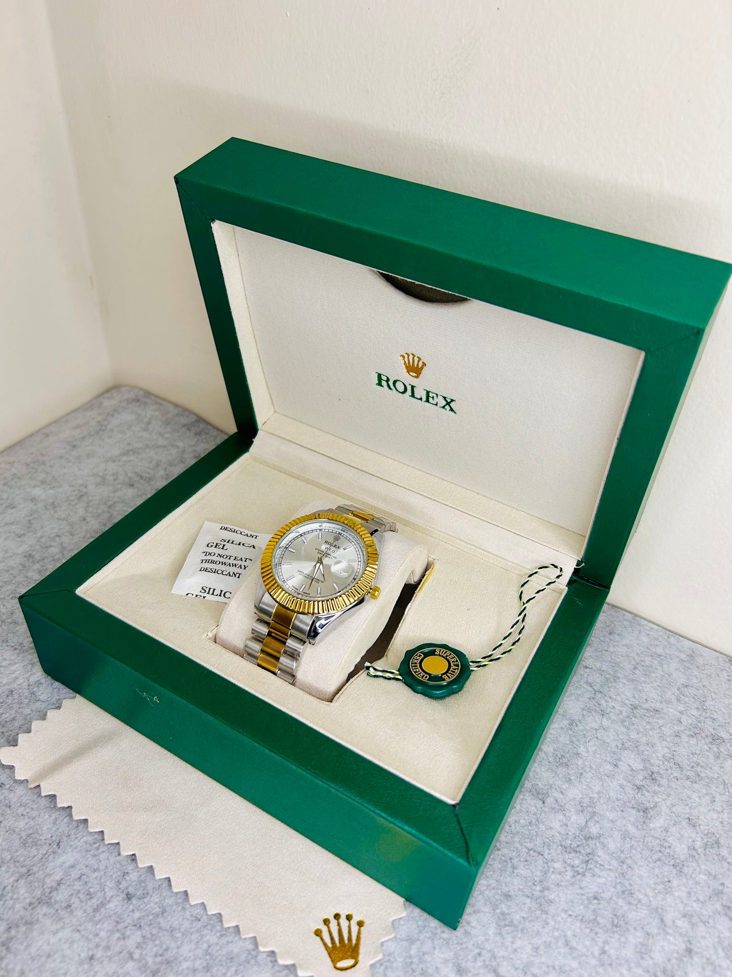 Off-White Dial Luxury Watch with Gold-Silver Chain – 42mm & Original Rolex Box