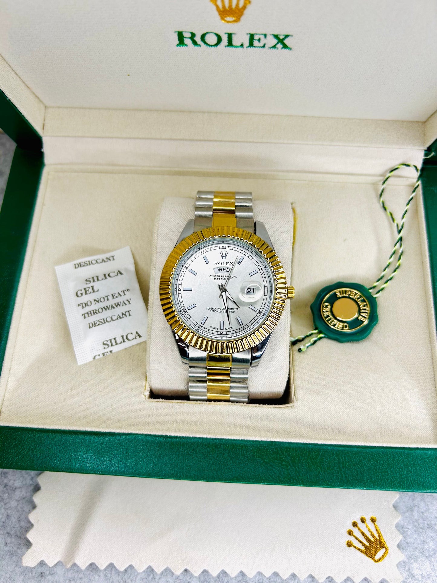 Off-White Dial Luxury Watch with Gold-Silver Chain – 42mm & Original Rolex Box
