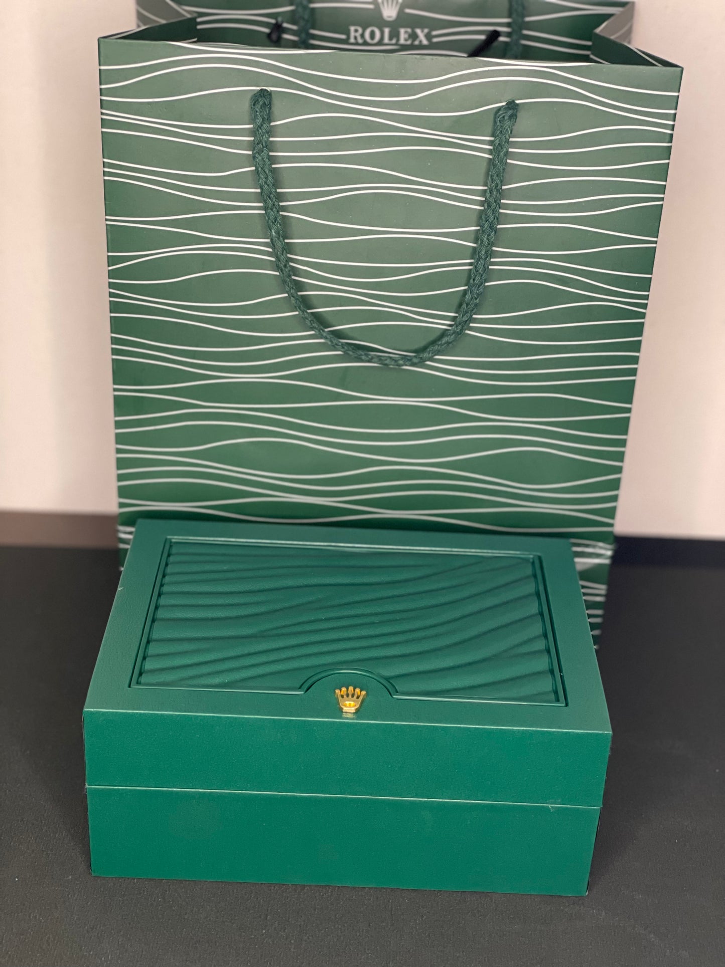 Enzo Timeless Gold Prestige Edition wait luxury box