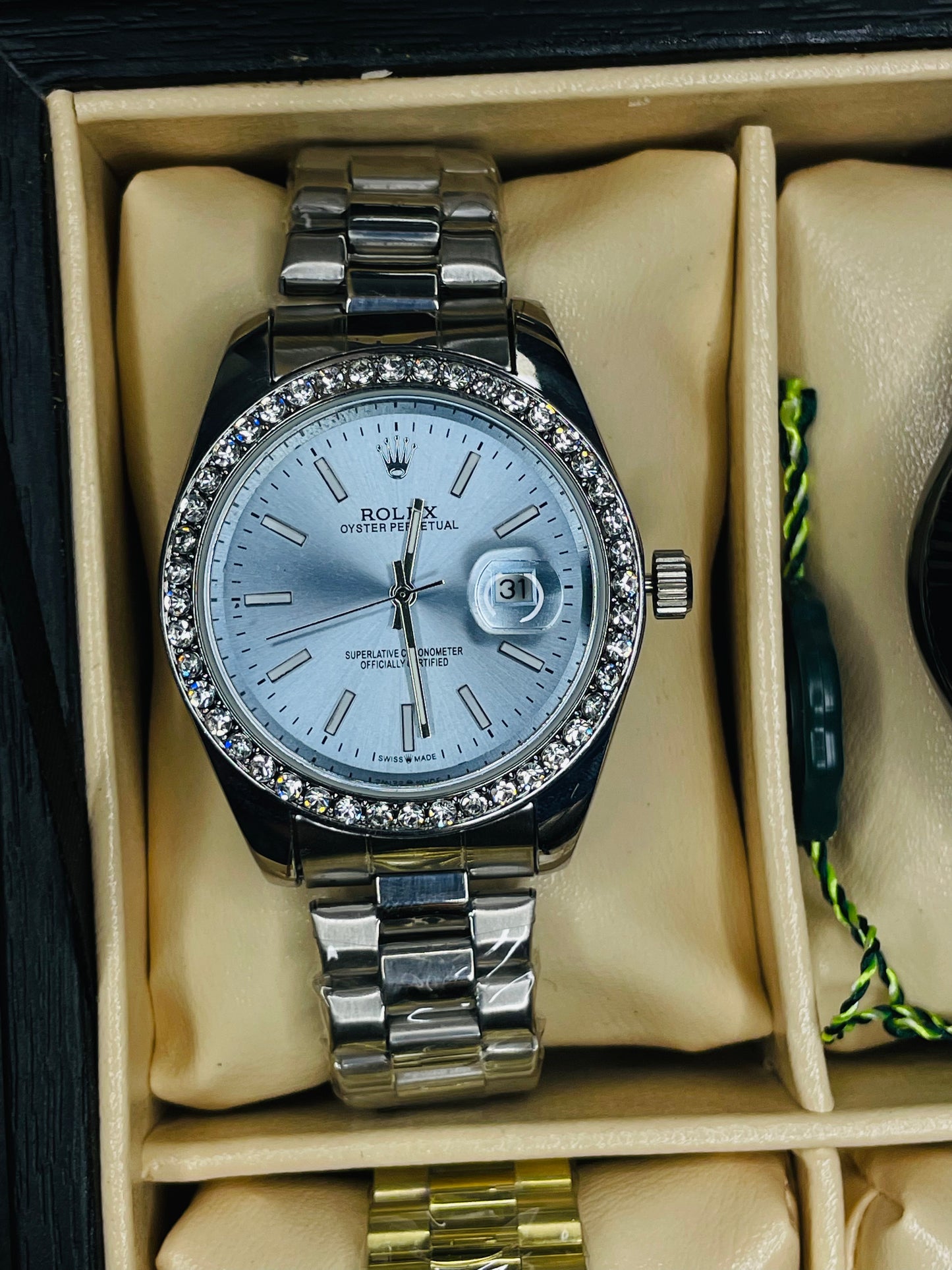 Minimalist Luxury Watch with White Dial