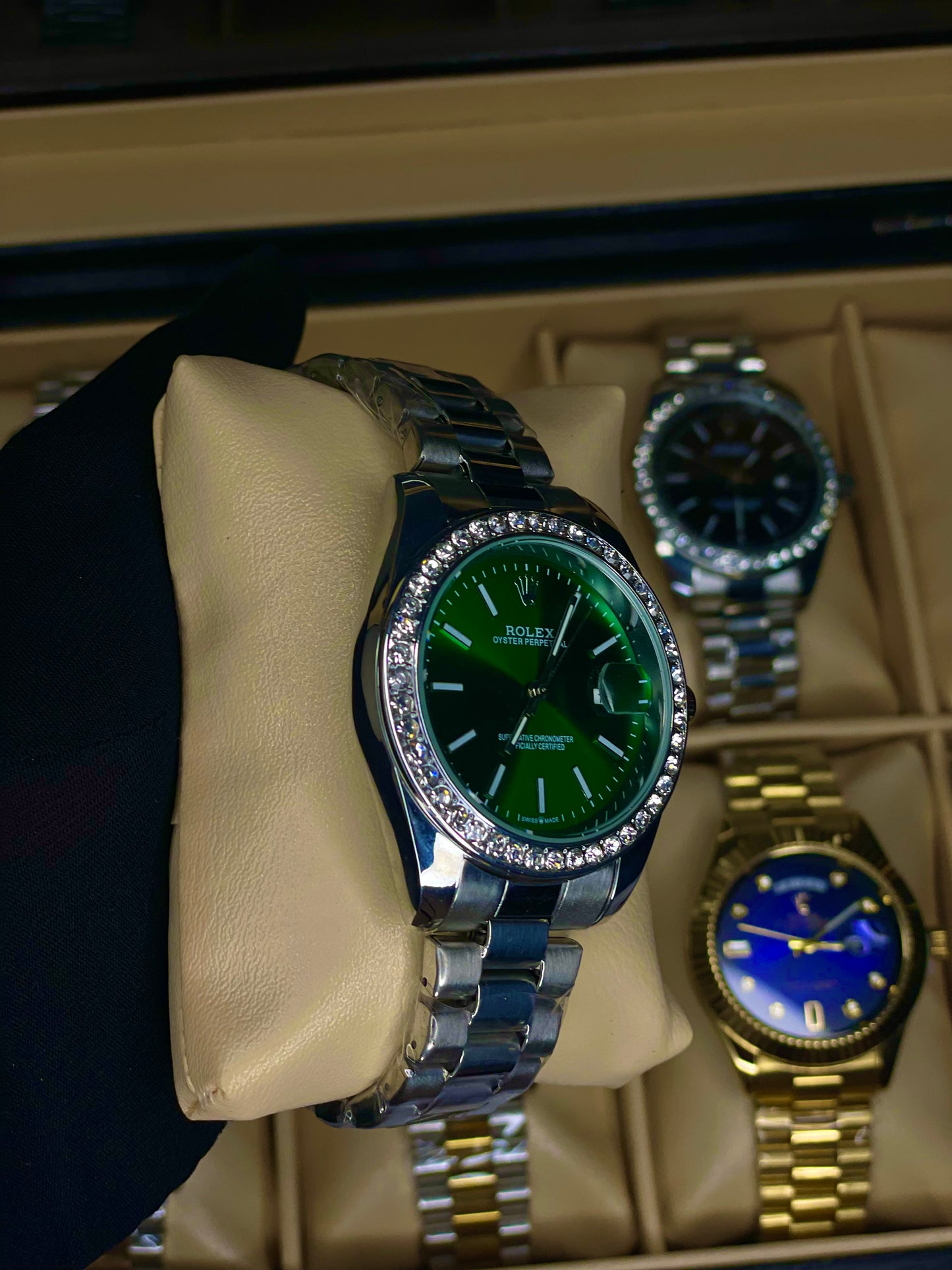 Green Dial Luxury Watch with Stainless Steel Band