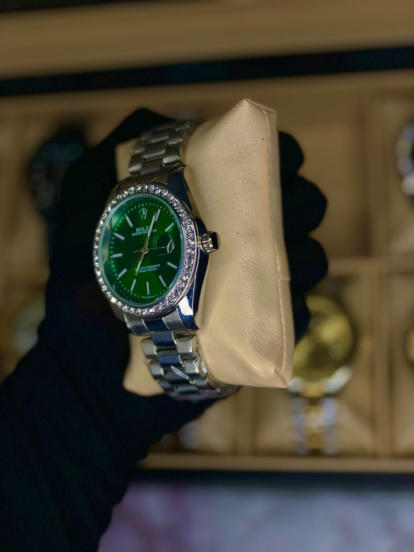 Green Dial Luxury Watch with Stainless Steel Band