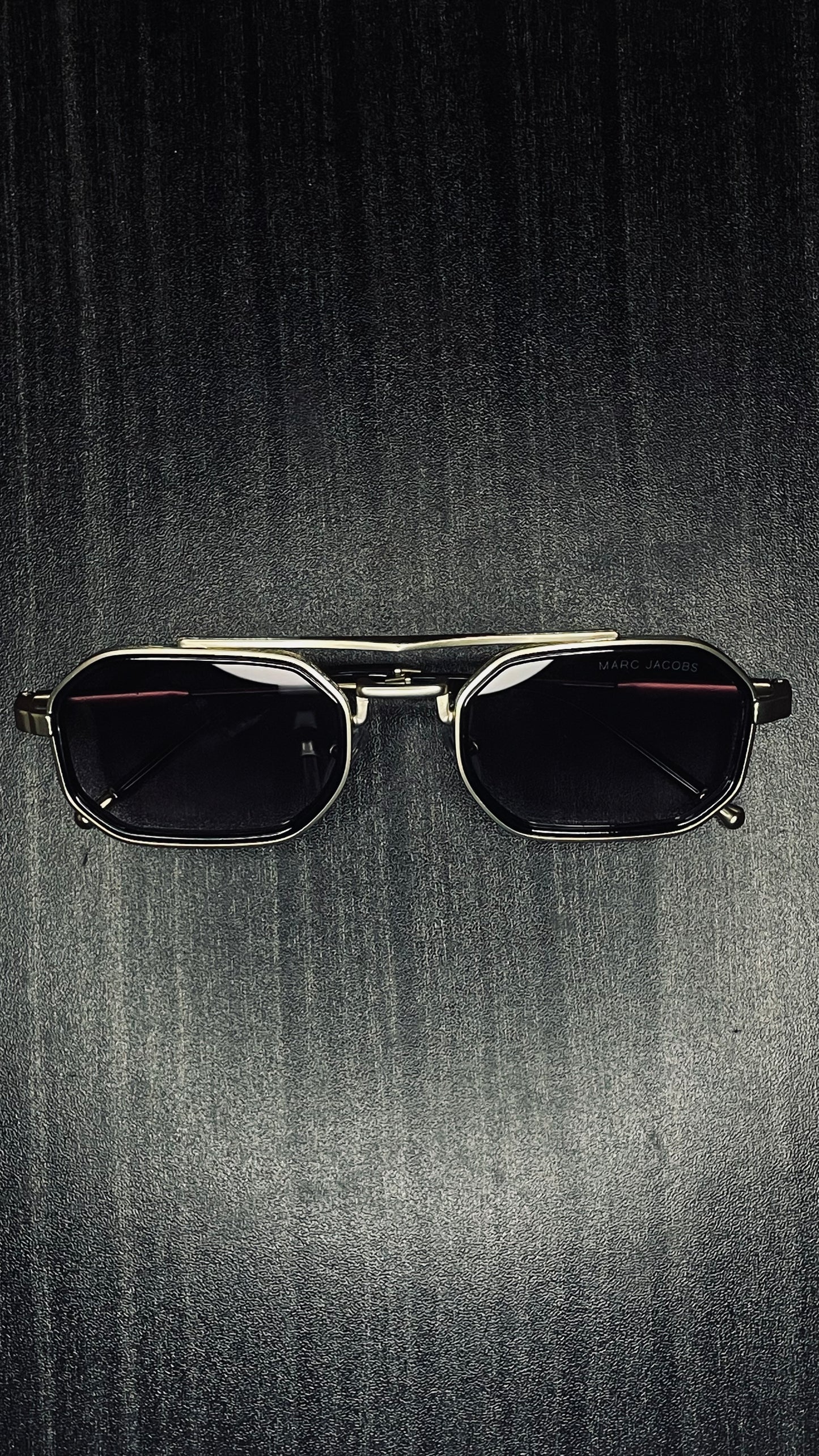 Black & Gold Luxury Sunglass – Elegant Design