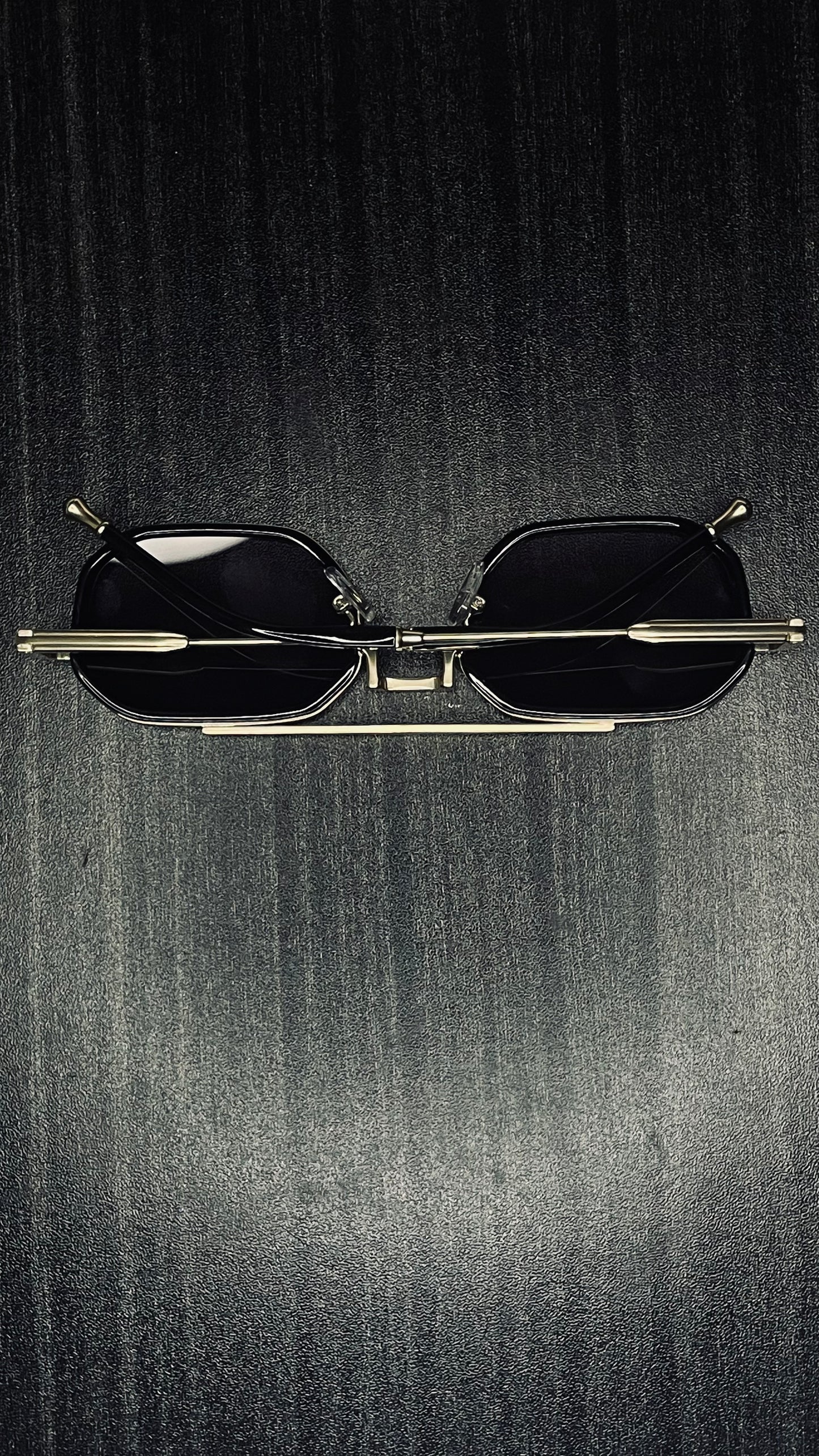 Black & Gold Luxury Sunglass – Elegant Design