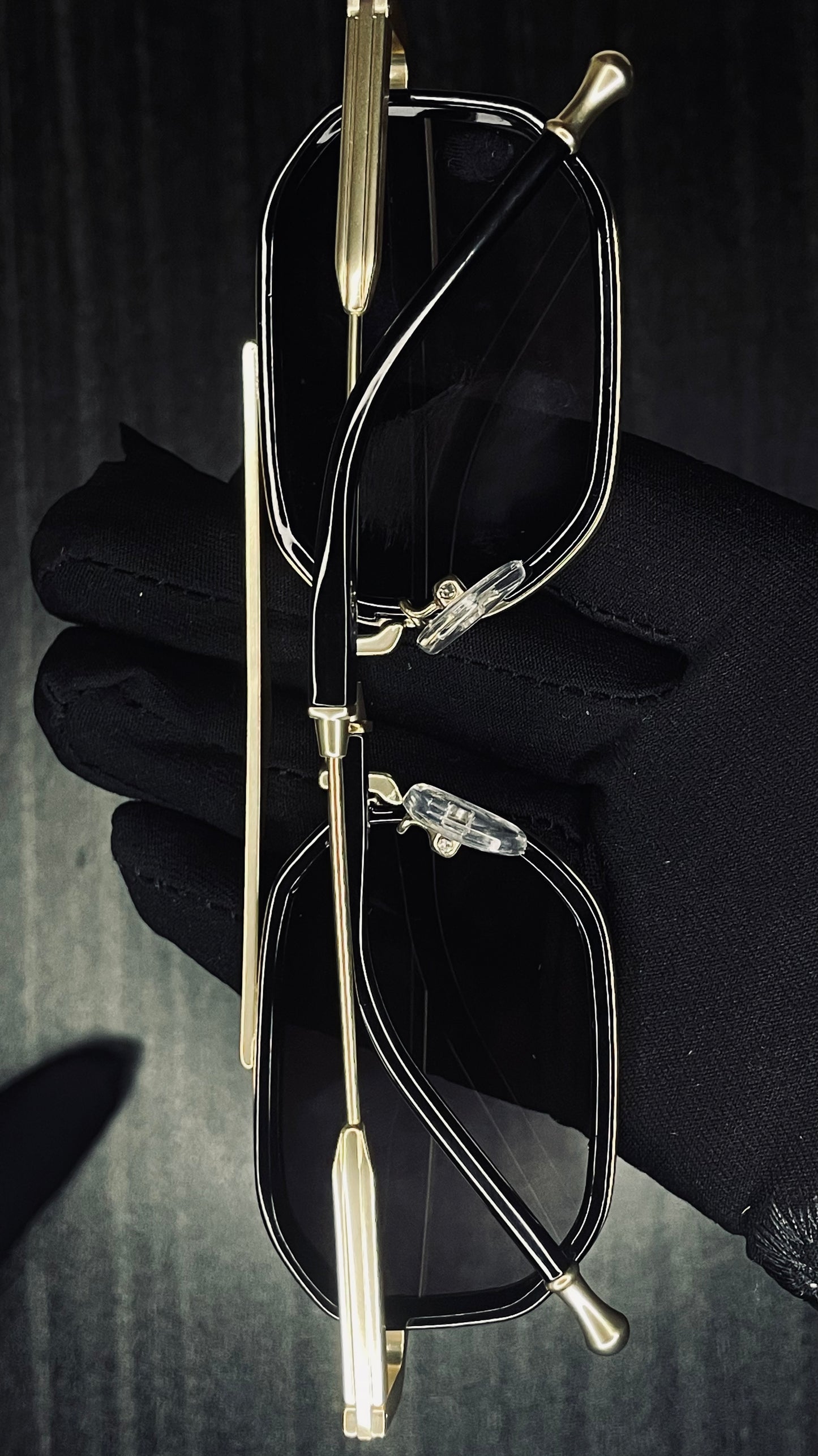 Black & Gold Luxury Sunglass – Elegant Design