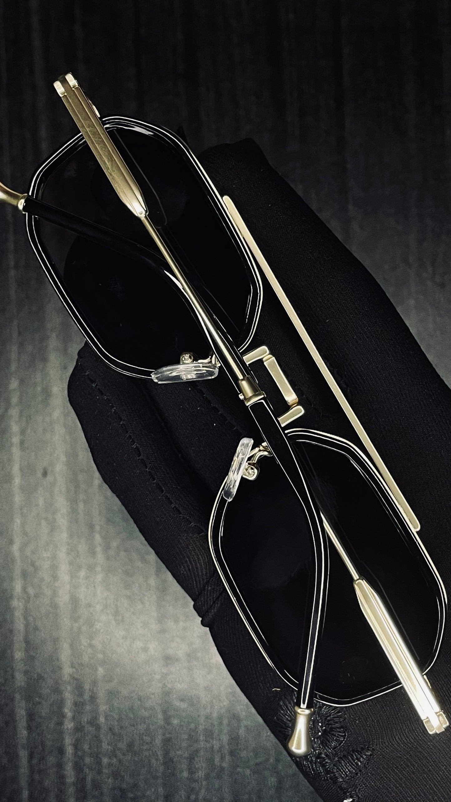 Black & Gold Luxury Sunglass – Elegant Design