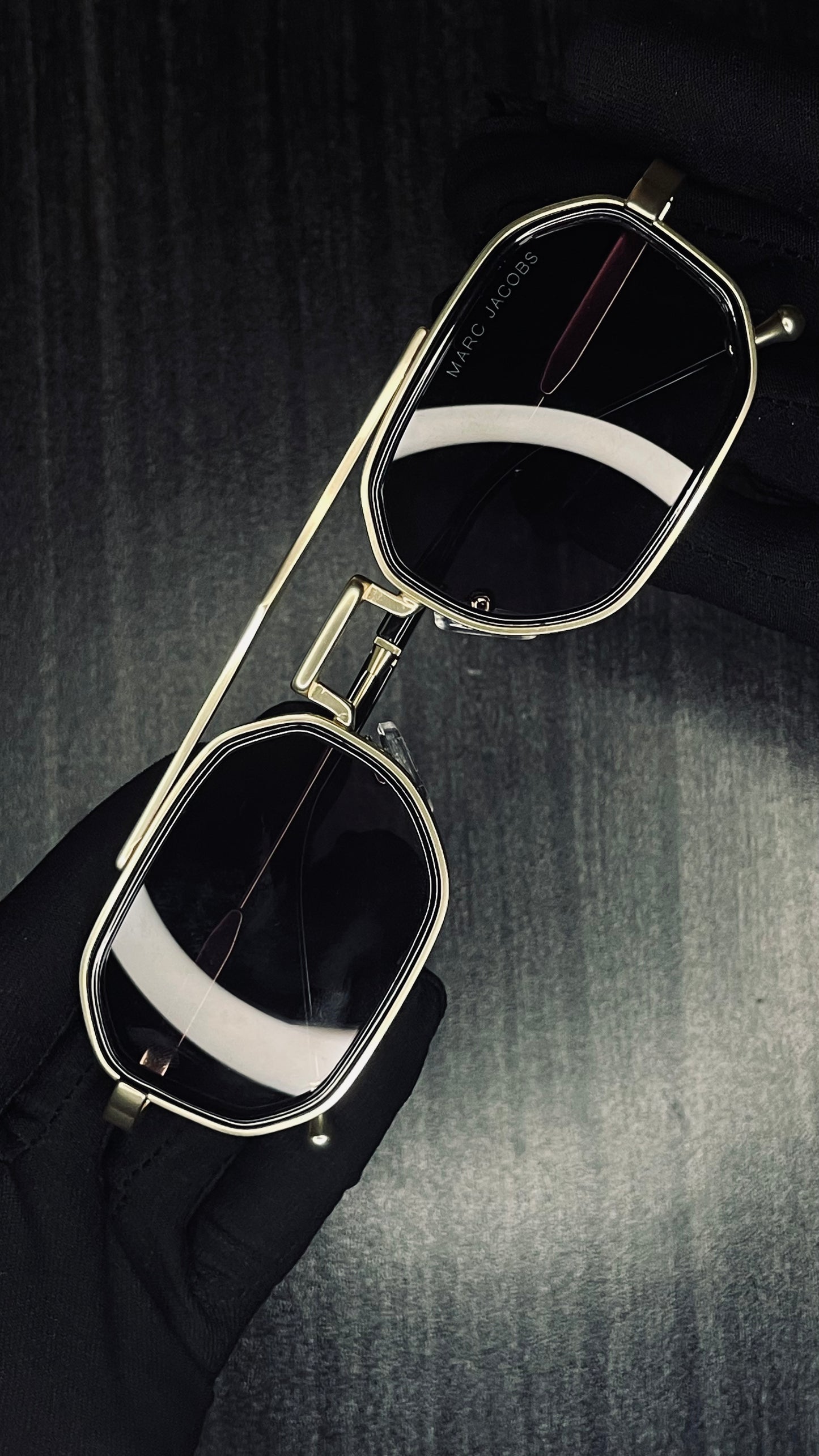 Black & Gold Luxury Sunglass – Elegant Design