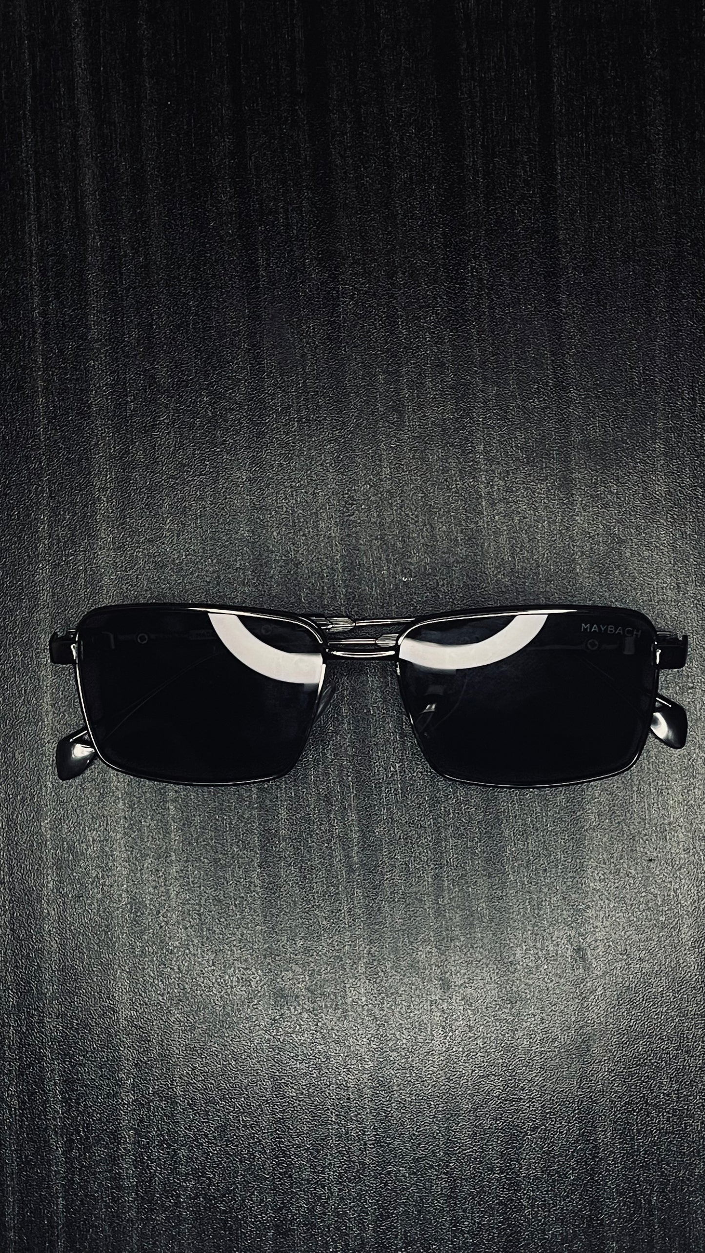 Oversized Black Sunglass – Bold Fashion Statement