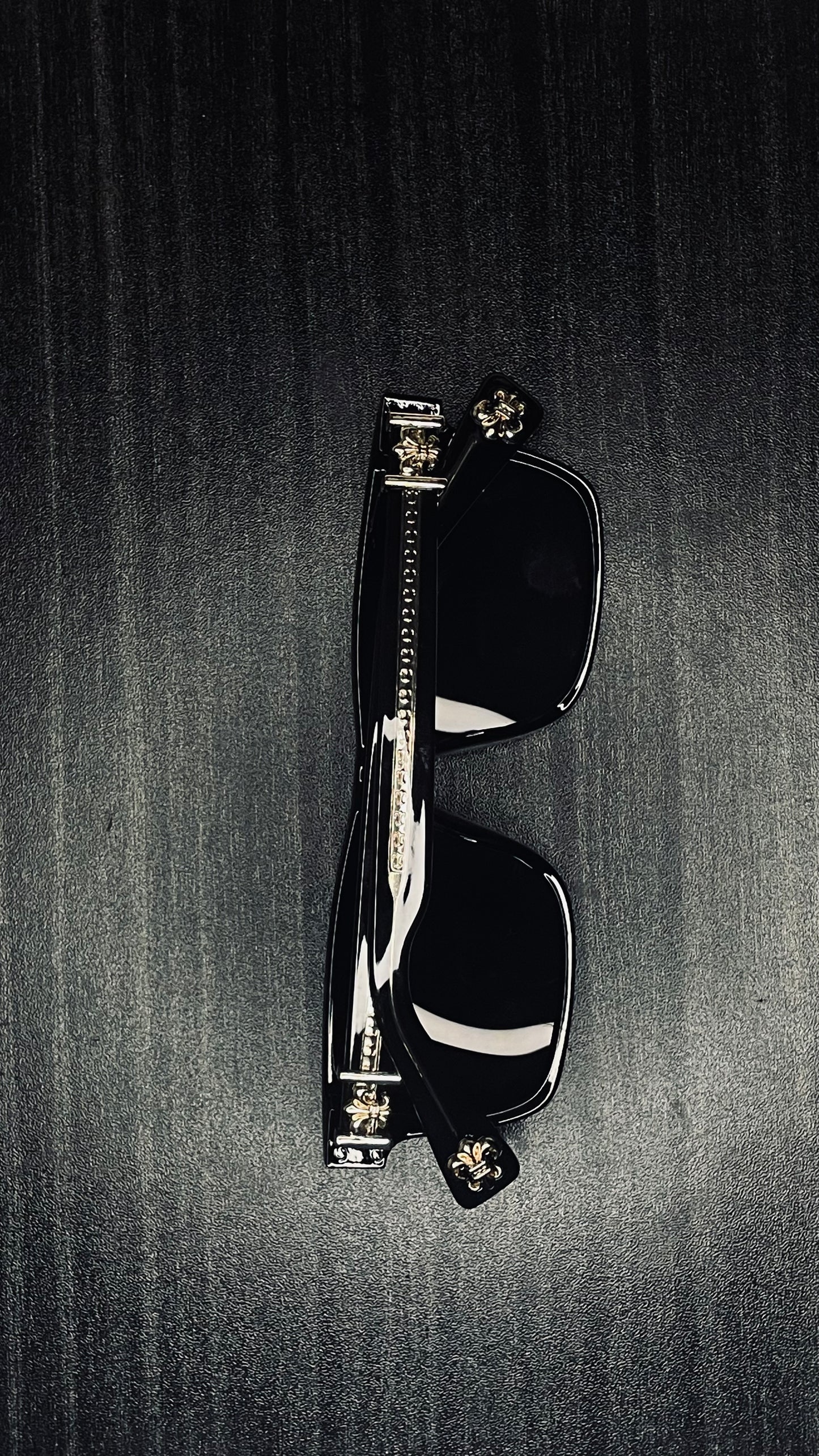 Gold Accent Black Sunglass – Luxury Collection