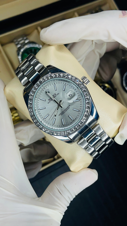 Minimalist Luxury Watch with White Dial